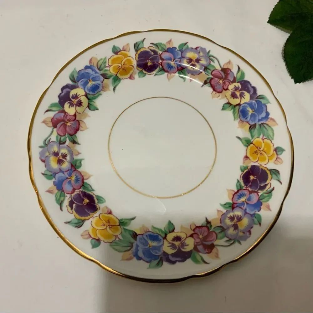Royal Stafford Viola Bone china Pansy flower 8.5”  plate G7